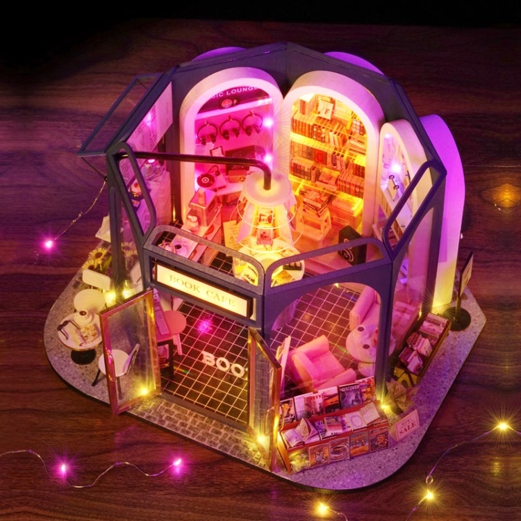 Miniaturowy domek - Książka przy kawie