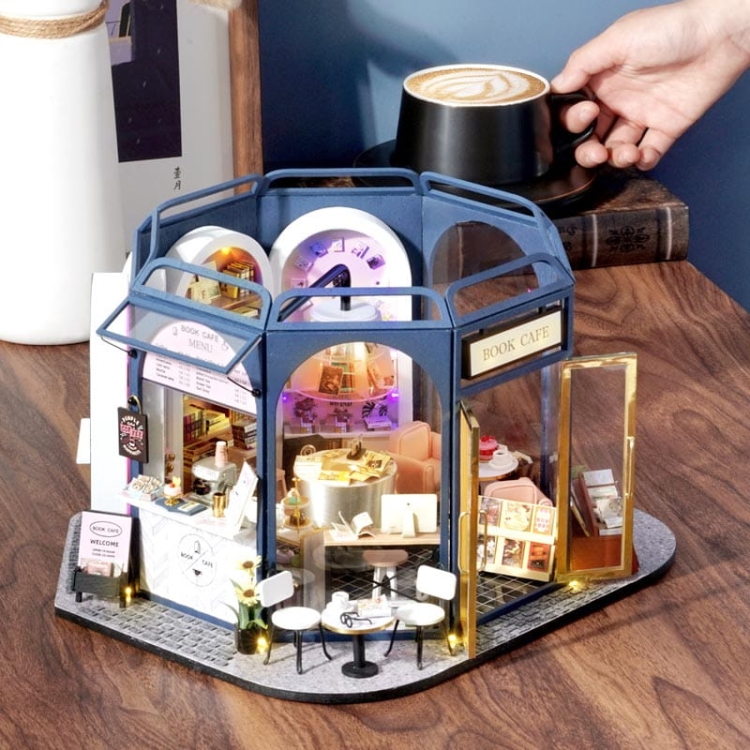 Miniaturowy domek - Książka przy kawie