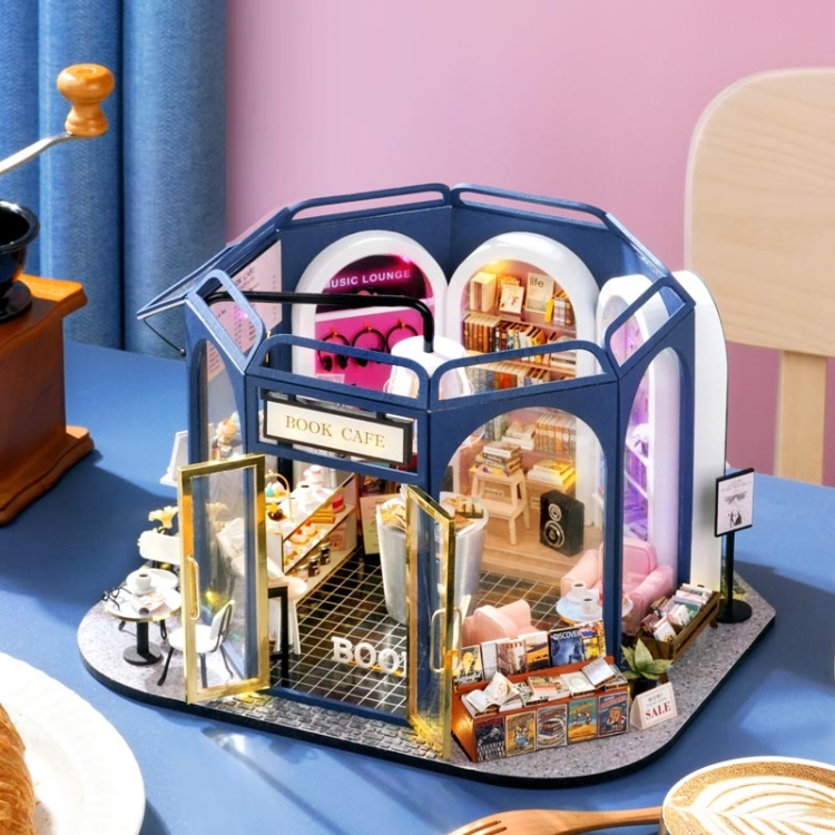 Miniaturowy domek - Książka przy kawie