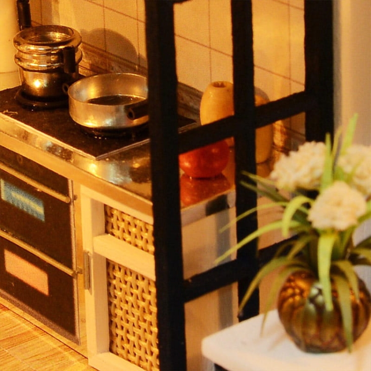 Miniaturowy domek -Zachód słońca w Alpach