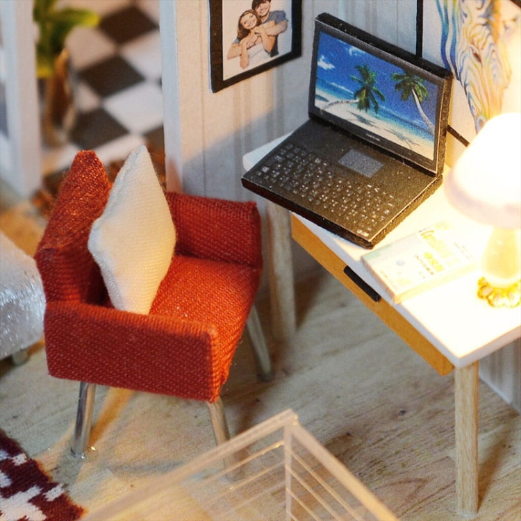 Miniaturowy domek -Zachód słońca w Alpach