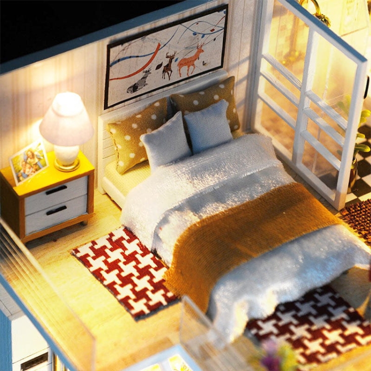 Miniaturowy domek -Zachód słońca w Alpach