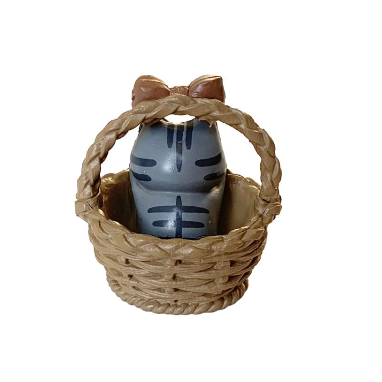 Kotek w koszyczku - szary - brązowa kokardka
